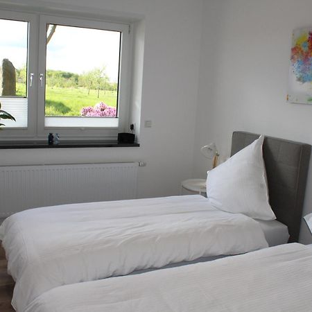 Gaestezimmer Bergerhof - Ankommen Und Wohlfuehlen Neuss Exterior photo