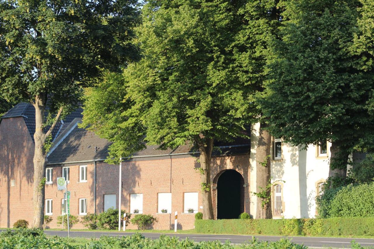 Gaestezimmer Bergerhof - Ankommen Und Wohlfuehlen Neuss Exterior photo