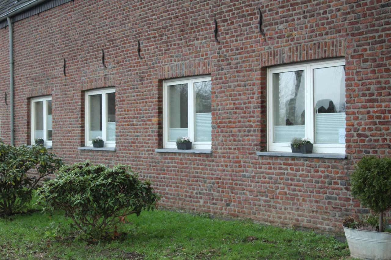 Gaestezimmer Bergerhof - Ankommen Und Wohlfuehlen Neuss Exterior photo